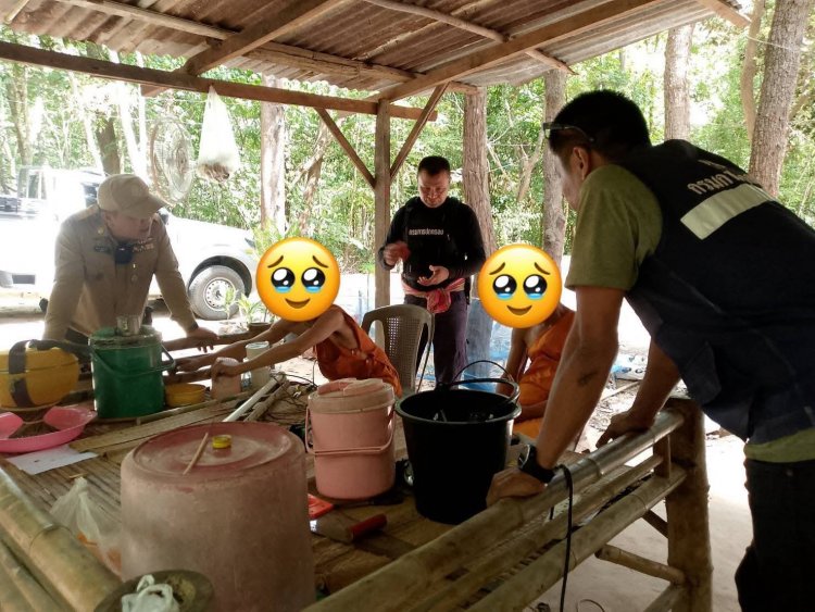 ปลัดอำเภอห้วยทับทันลุยกวาดล้างเครือข่ายสารเสพติดรวบ 2 ผู้ค้า-ส่งผู้เสพเข้าบำบัด 4 ราย
