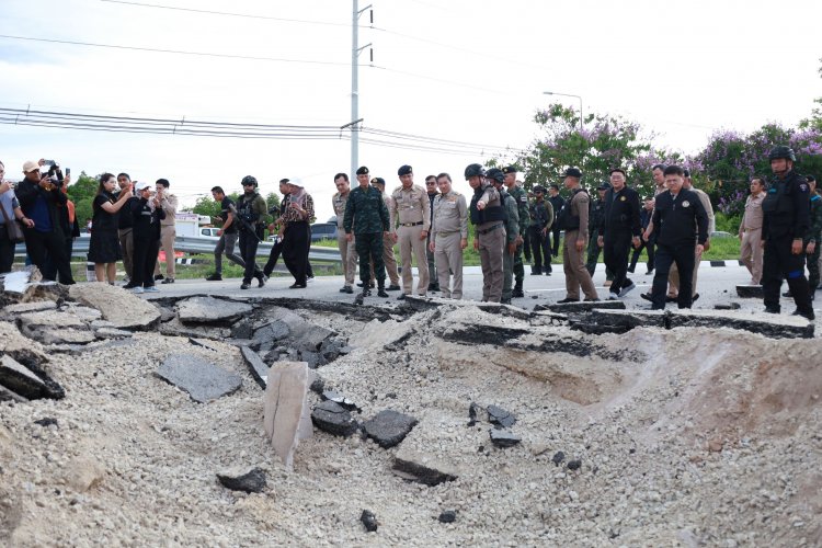 มทภ.4 นำปลัดมท.ลงพื้นที่ตรวจจุดเกิดเหตุคนร้ายลอบบึ้มตากใบย้ำไม่ทอดทิ้งชาวบ้าน
