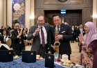 สัมพันธ์ไทย-มาเลย์ ชื่นมื่น! ‘อนุทิน’ เป่าแซกโซโฟน ‘อันวาร์’ ร้องเพลง ‘My Way’ ขณะรับประทานอาหารกลางวัน