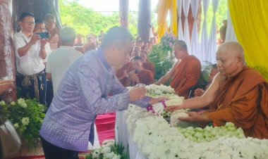 นายอำเภอไชยวานประธานพิธีทอดถวายผ้าป่าสามัคคีครบรอบ 7 3 ปีพระครูสาธิวิริยะปัญญาภรณ์