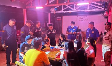 ตม.สกลนคร ตรวจเข้มร้านอาหาร สถานประกอบการ พบสาวลาวลอบทำงานไม่มีใบอนุญาต