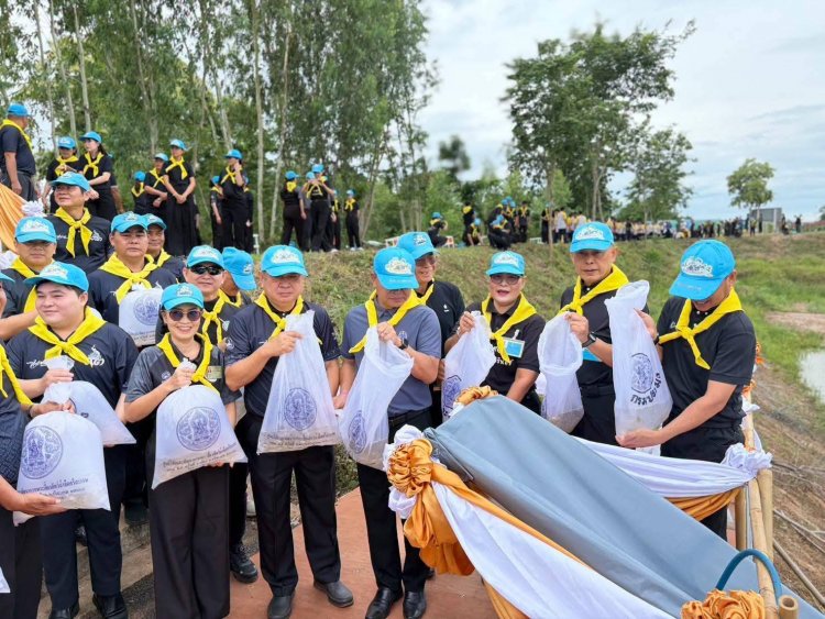 ศรีสะเกษรวมพลังจิตอาสา ปลูกต้นไม้–ปล่อยพันธุ์ปลา ถวายเป็นพระราชกุศล