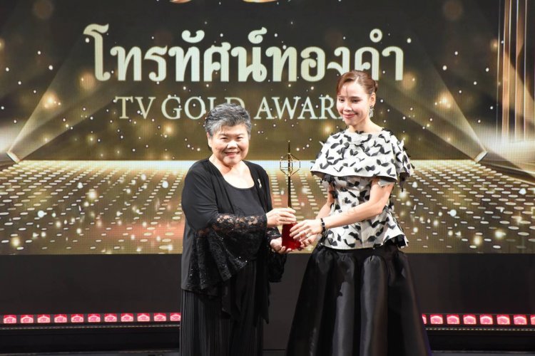 รมว. ซาบีดา ร่วมมอบรางวัลวันเกียรติยศคนทีวี "โทรทัศน์ทองคำ ครั้งที่ 40"