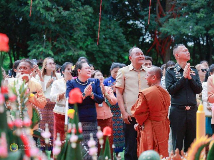 ชาวตำบลไพรบึงพร้อมใจร่วมพิธีทำบุญอายุวัฒนมงคล “พระครูพิศาลพัฒนโกวิท” ๕๒ ปี