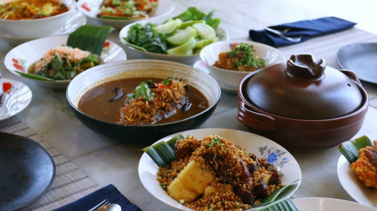 ร้านอาหารไทย “มารีกีมาร์”  เปิดตัว  “สำรับแรกแห่งวัสสานฤดู”  ภายใต้แนวคิดต้อนรับฤดูฝนไทย “ช่างภาพ สาธร ลีลาขจรจิต-ภักดี  สุขเพิ่ม”