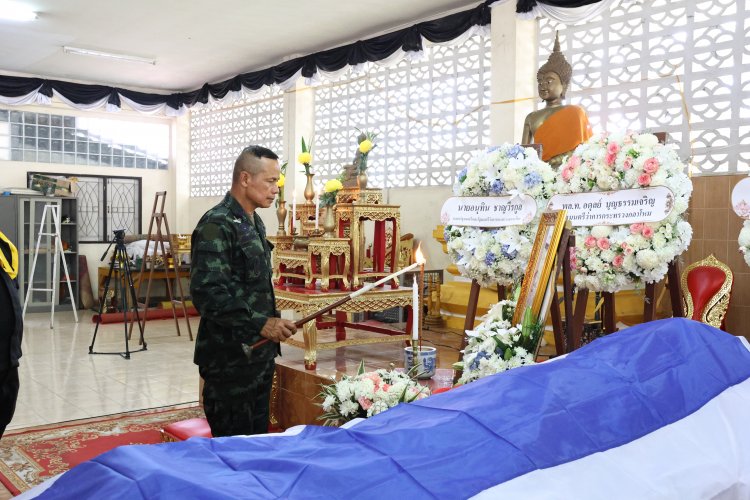มทภ.4 ประธานพิธีรดน้ำศพและวางพวงหรีด อาลัย 3 ทหารพรานผู้กล้าพลีชีพไฟใต้