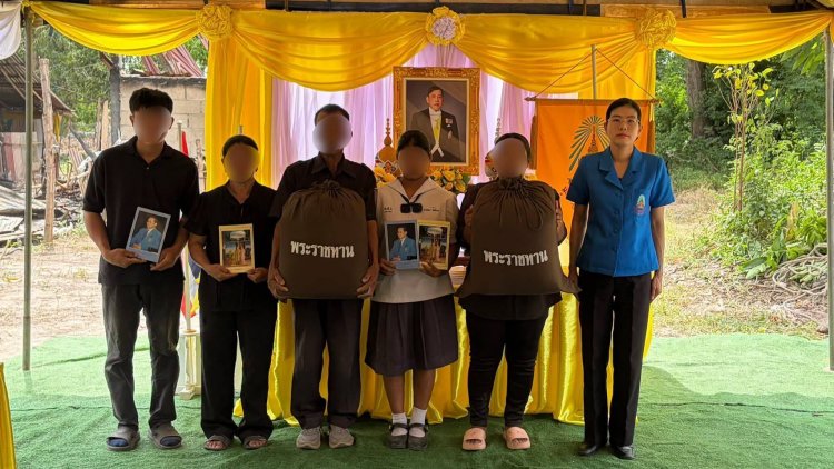 จังหวัดอุทัยธานีมอบสิ่งของพระราชทานช่วยเหลือผู้ประสบอัคคีภัย อำเภอลานสัก สร้างขวัญกำลังใจผู้ประสบภัย