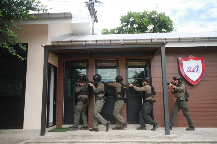 ตำรวจชัยภูมิ ระดม Sixman Team-ชุดพิเศษ ฝึกซ้อมเข้มแผนรับมือเหตุรุนแรงในโรงเรียน